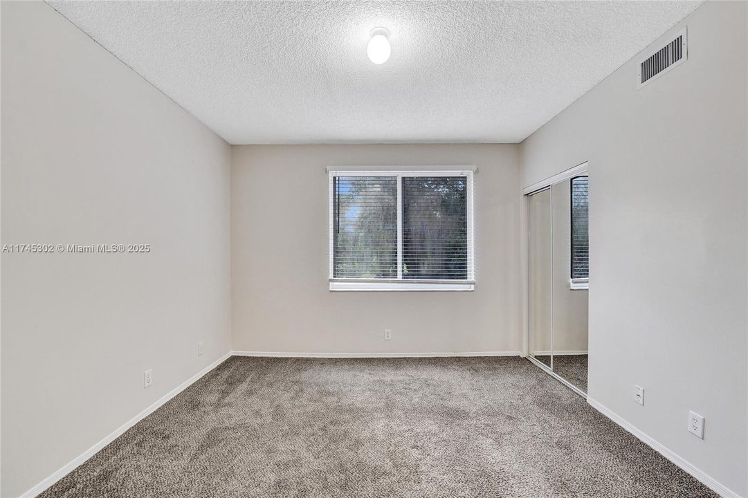 最近租的: $2,300 (2 贝兹, 1 浴室, 1110 平方英尺)