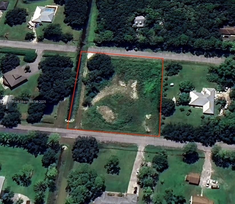 Vendido Recientemente: $285,000 (1.48 acres)