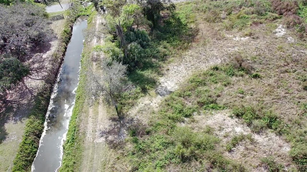 Vendido Recientemente: $285,000 (1.48 acres)