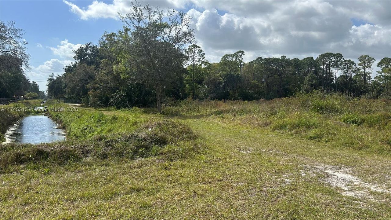 Vendido Recientemente: $285,000 (1.48 acres)