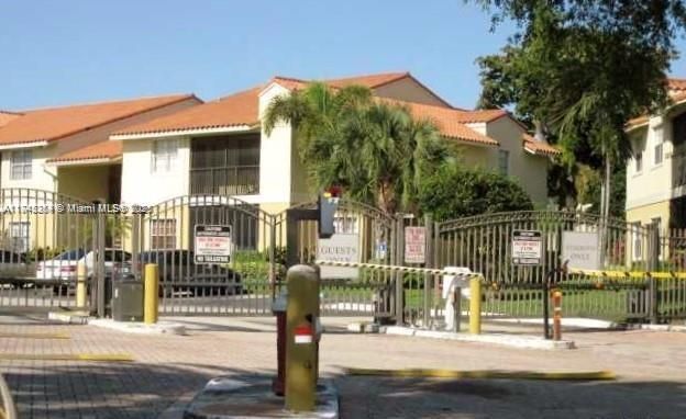 待售: $185,000 (1 贝兹, 1 浴室, 813 平方英尺)