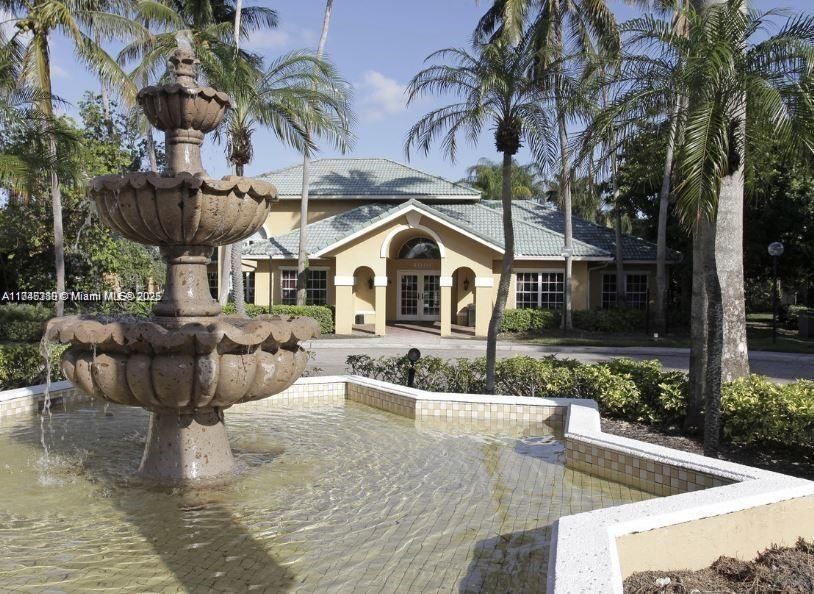 待售: $167,000 (1 贝兹, 1 浴室, 633 平方英尺)