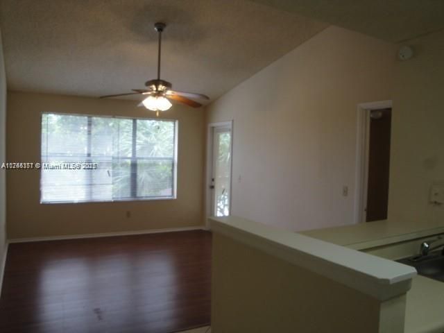 For Sale: $165,000 (1 beds, 1 baths, 600 Square Feet)