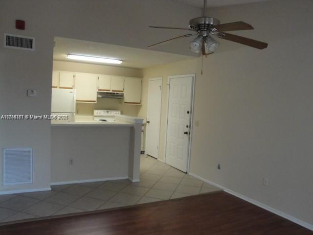 For Sale: $165,000 (1 beds, 1 baths, 600 Square Feet)