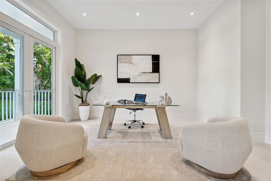 最近售出: $11,295,000 (7 贝兹, 8 浴室, 8605 平方英尺)