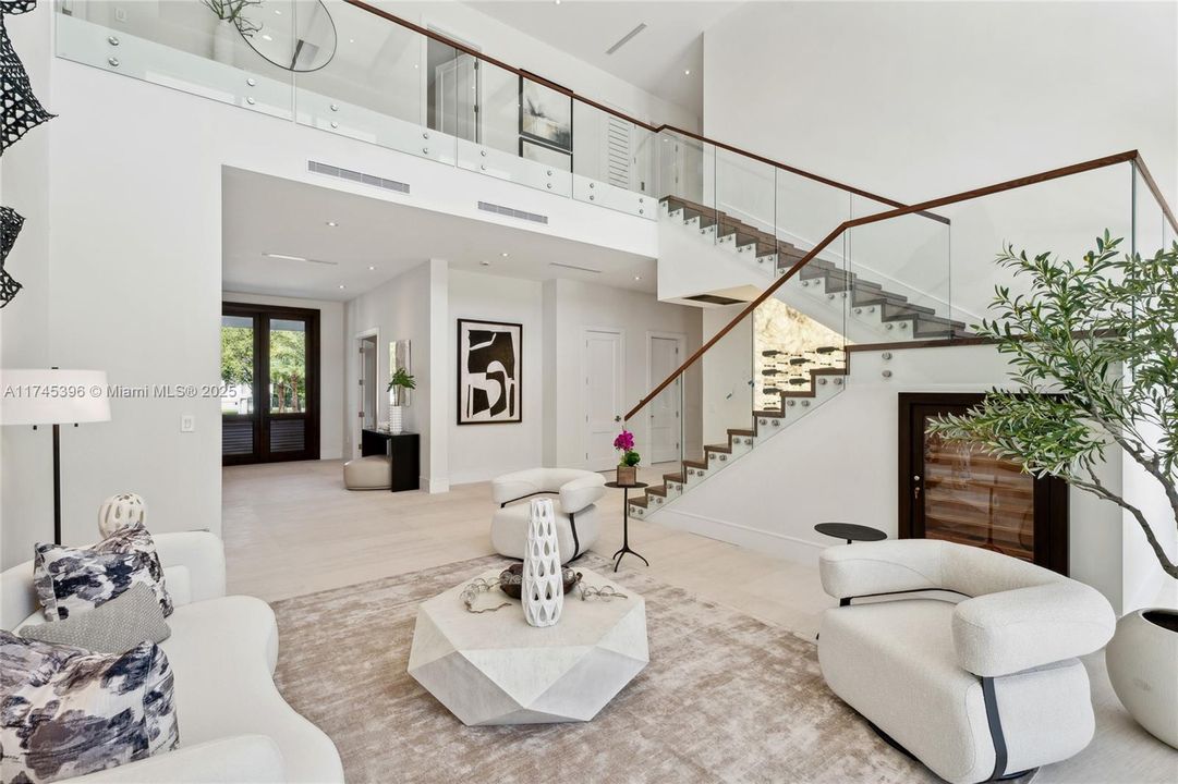 最近售出: $11,295,000 (7 贝兹, 8 浴室, 8605 平方英尺)