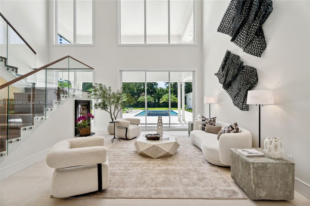 最近售出: $11,295,000 (7 贝兹, 8 浴室, 8605 平方英尺)