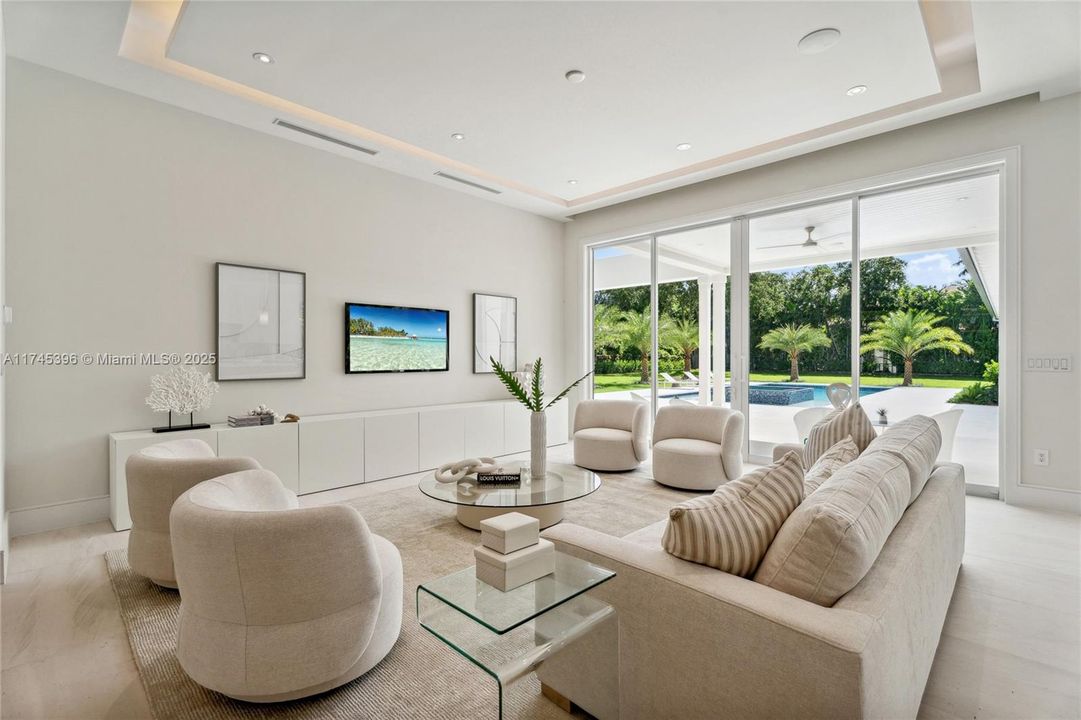 最近售出: $11,295,000 (7 贝兹, 8 浴室, 8605 平方英尺)