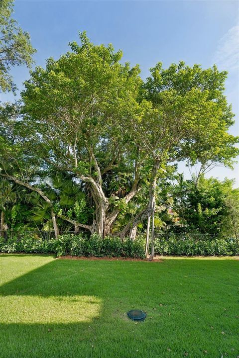 最近售出: $11,295,000 (7 贝兹, 8 浴室, 8605 平方英尺)