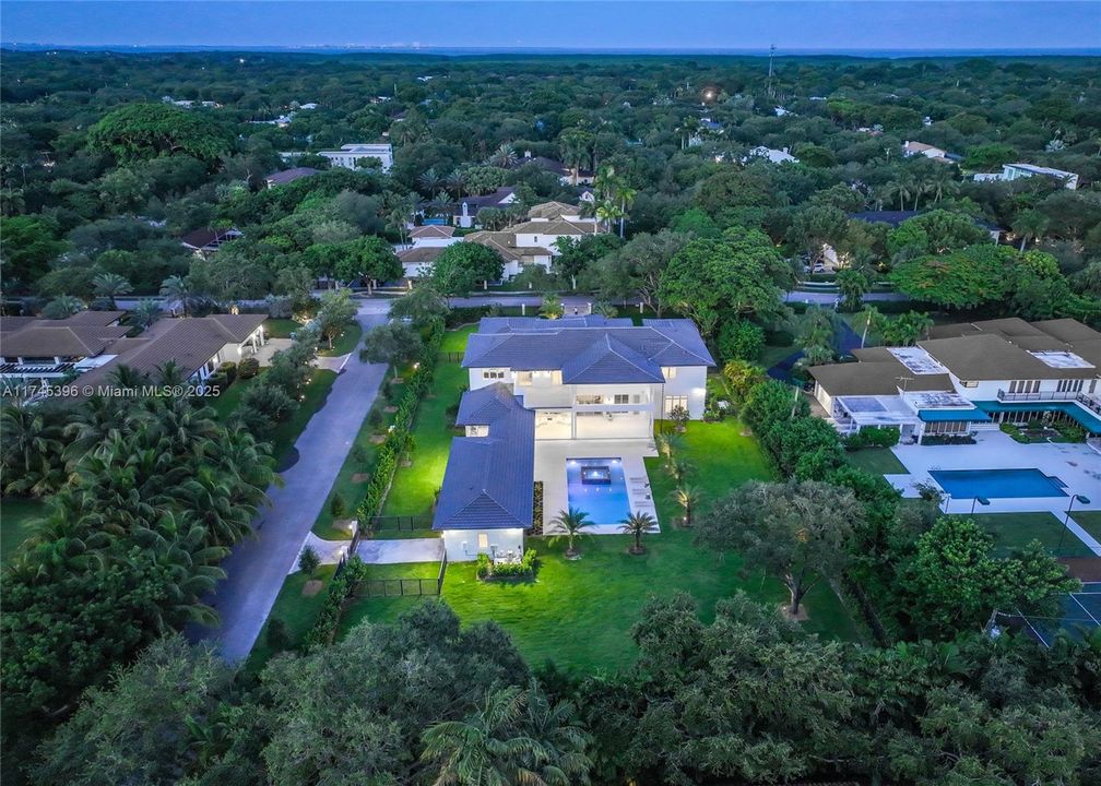 最近售出: $11,295,000 (7 贝兹, 8 浴室, 8605 平方英尺)