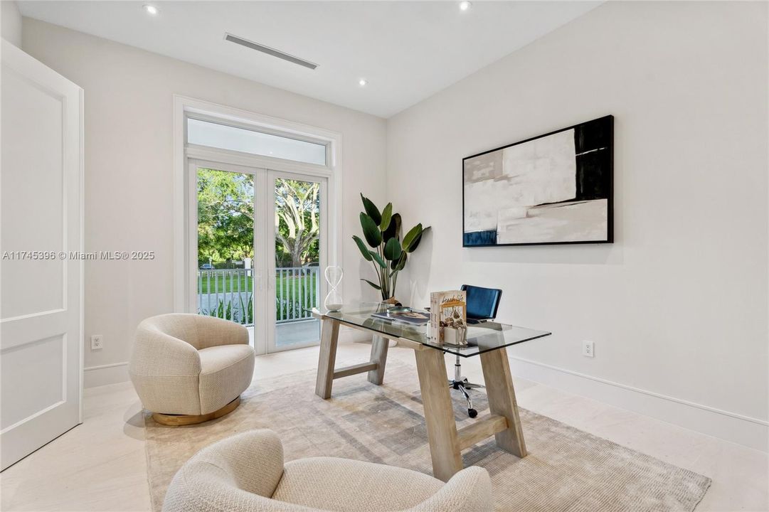 最近售出: $11,295,000 (7 贝兹, 8 浴室, 8605 平方英尺)