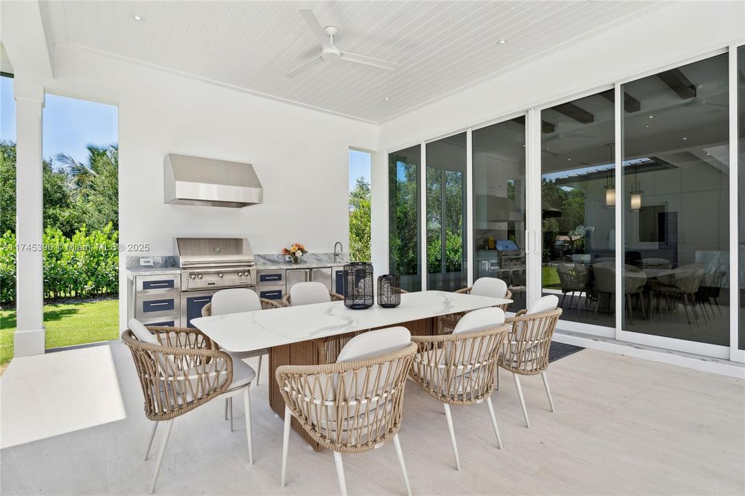 最近售出: $11,295,000 (7 贝兹, 8 浴室, 8605 平方英尺)