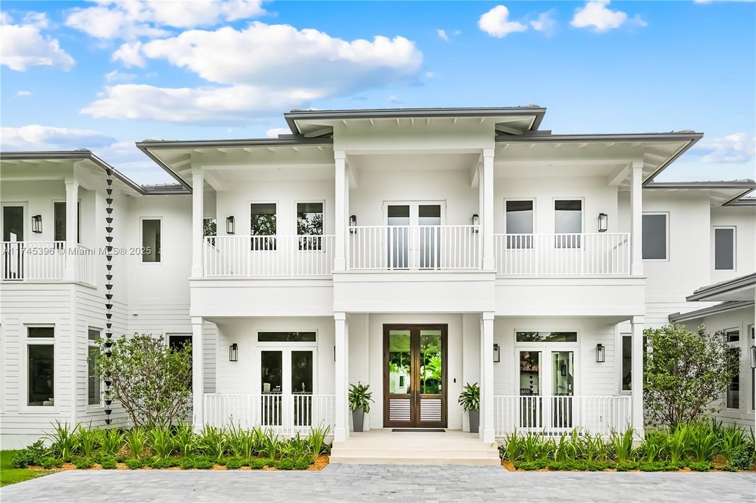 最近售出: $11,295,000 (7 贝兹, 8 浴室, 8605 平方英尺)