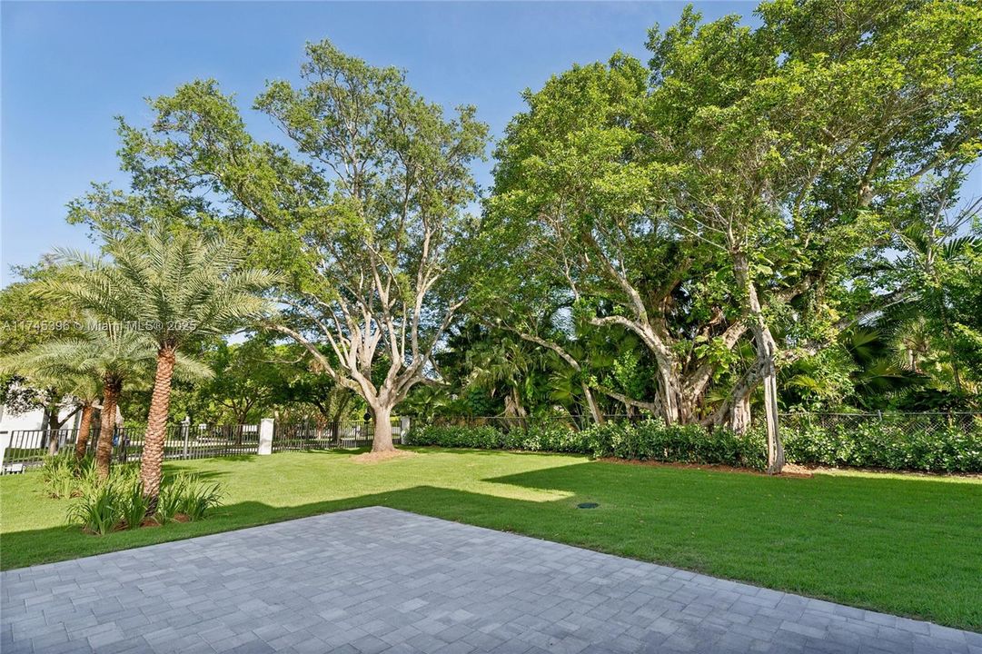 最近售出: $11,295,000 (7 贝兹, 8 浴室, 8605 平方英尺)