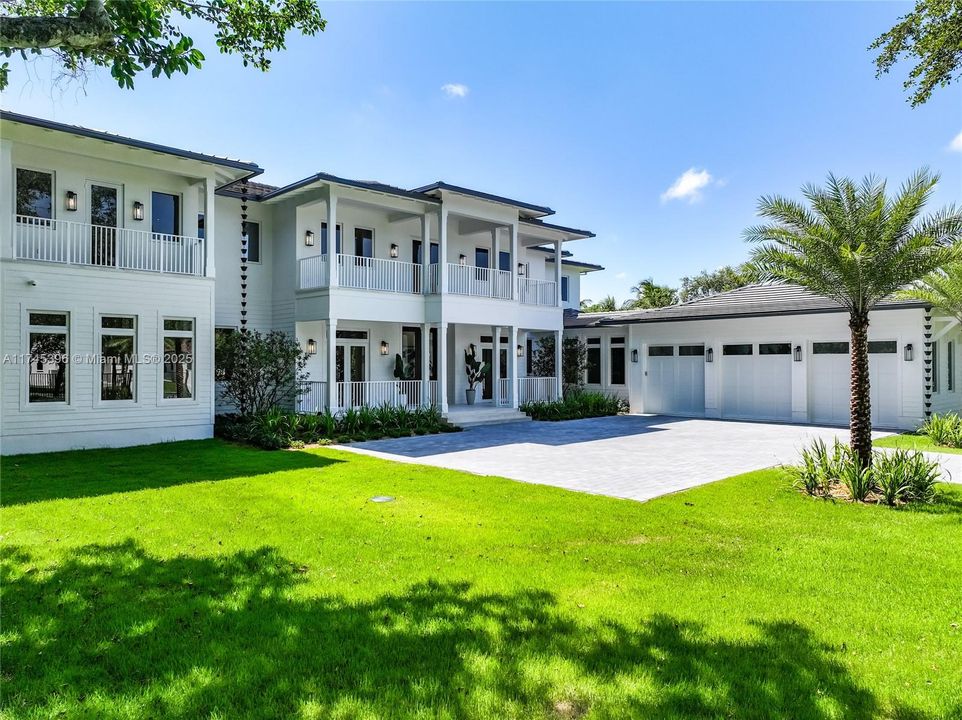 最近售出: $11,295,000 (7 贝兹, 8 浴室, 8605 平方英尺)