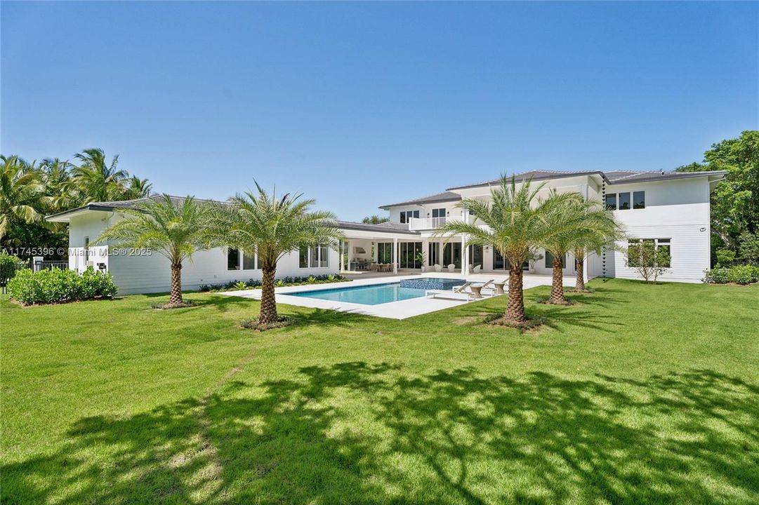 最近售出: $11,295,000 (7 贝兹, 8 浴室, 8605 平方英尺)