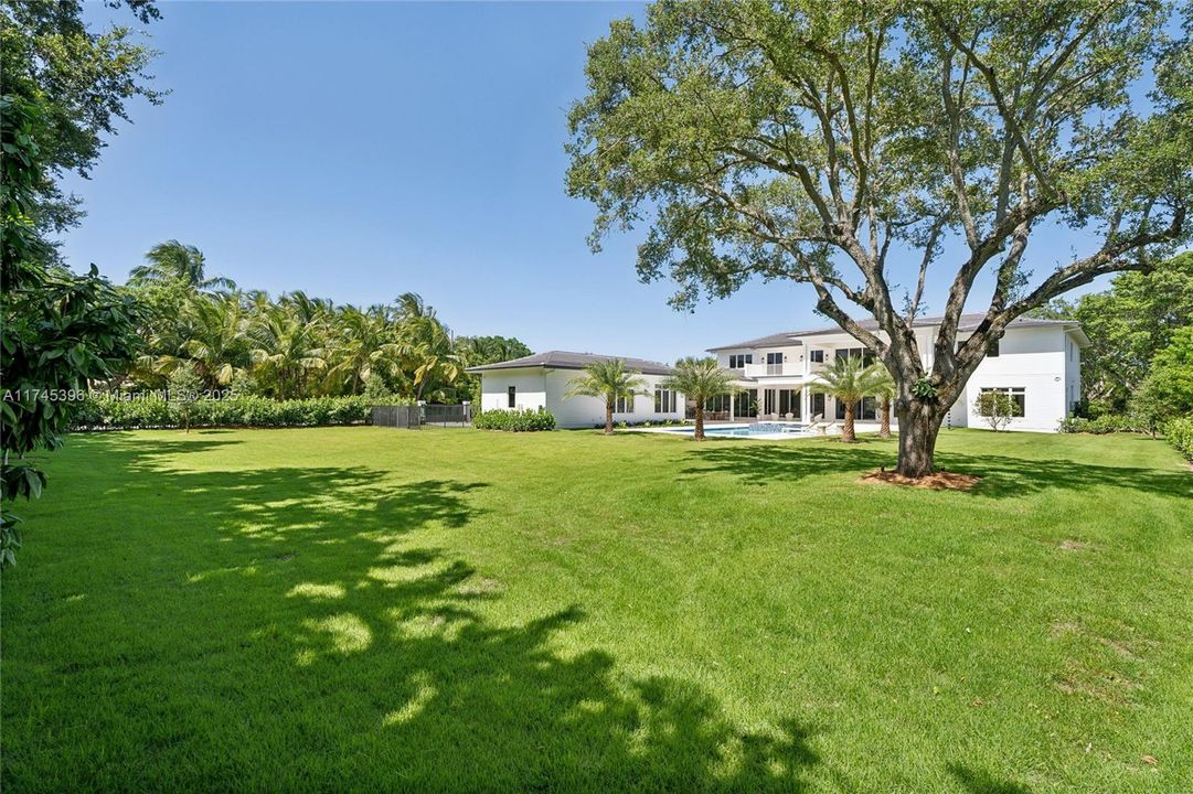 最近售出: $11,295,000 (7 贝兹, 8 浴室, 8605 平方英尺)