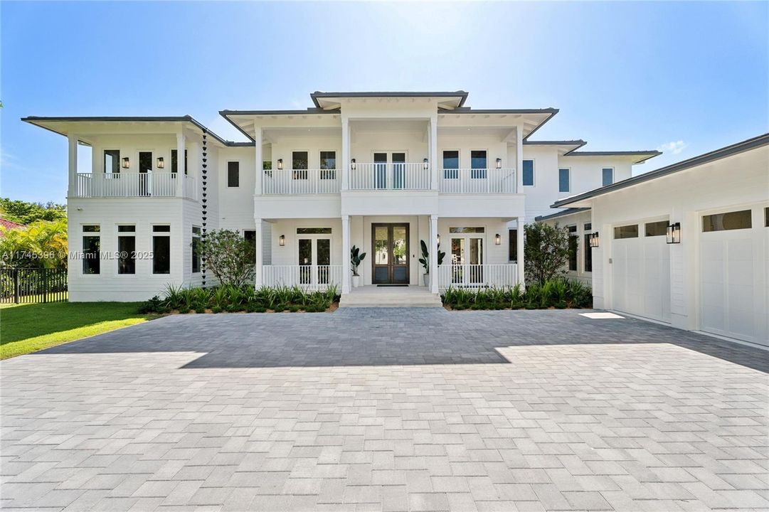 最近售出: $11,295,000 (7 贝兹, 8 浴室, 8605 平方英尺)