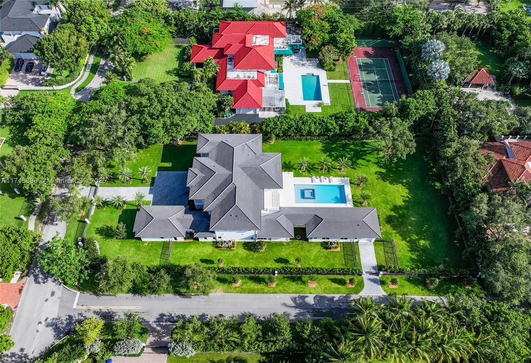 最近售出: $11,295,000 (7 贝兹, 8 浴室, 8605 平方英尺)