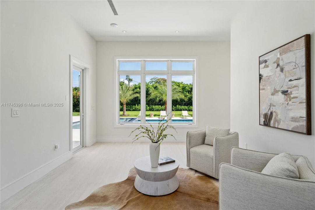 最近售出: $11,295,000 (7 贝兹, 8 浴室, 8605 平方英尺)