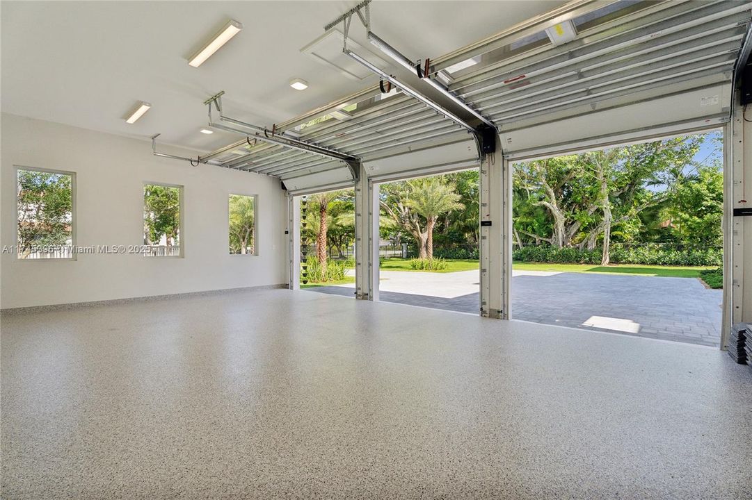 最近售出: $11,295,000 (7 贝兹, 8 浴室, 8605 平方英尺)