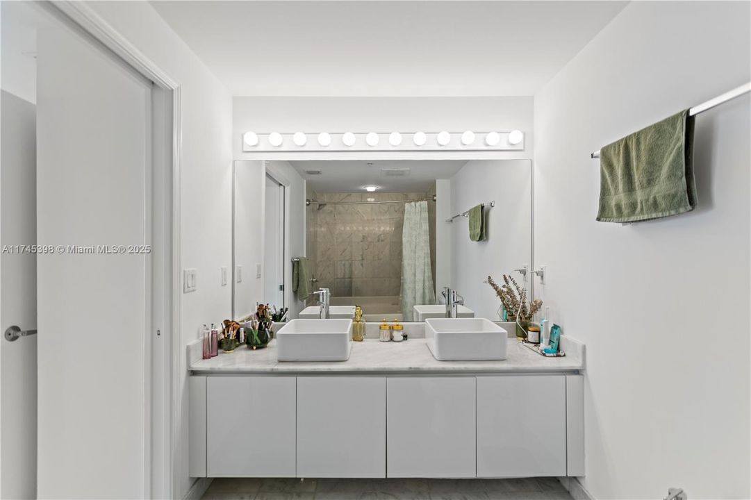 最近售出: $560,000 (1 贝兹, 1 浴室, 773 平方英尺)