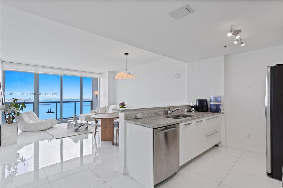 最近售出: $560,000 (1 贝兹, 1 浴室, 773 平方英尺)