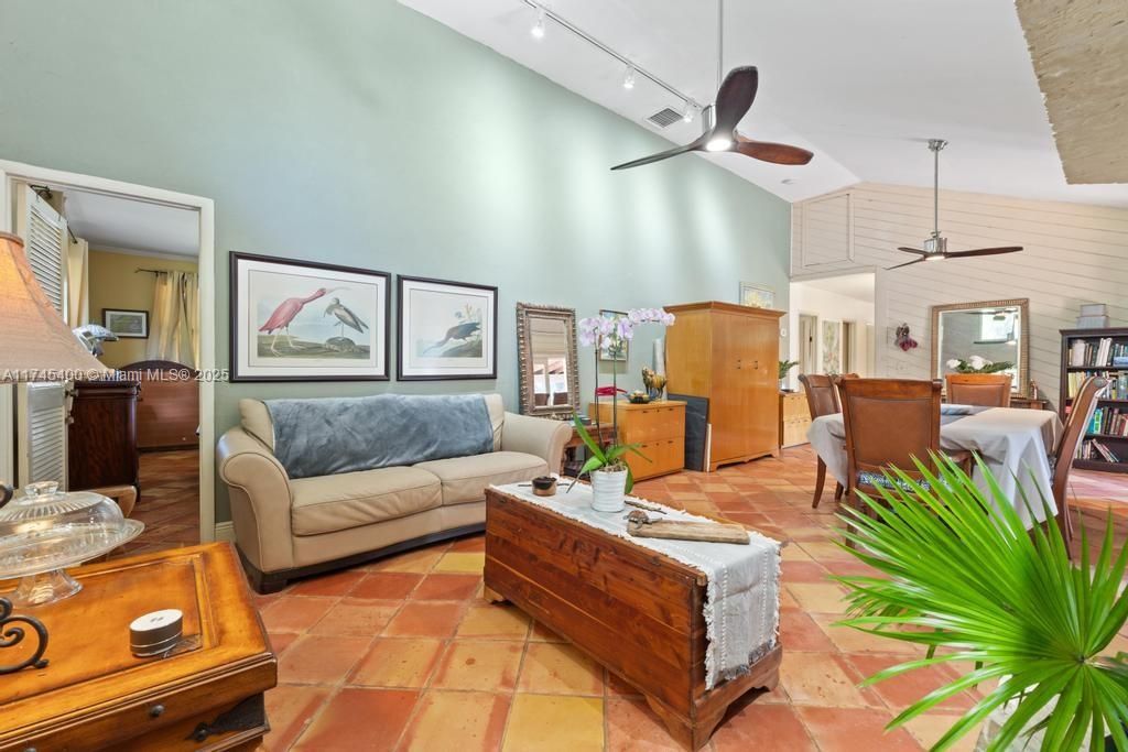 待售: $1,099,800 (3 贝兹, 2 浴室, 1982 平方英尺)