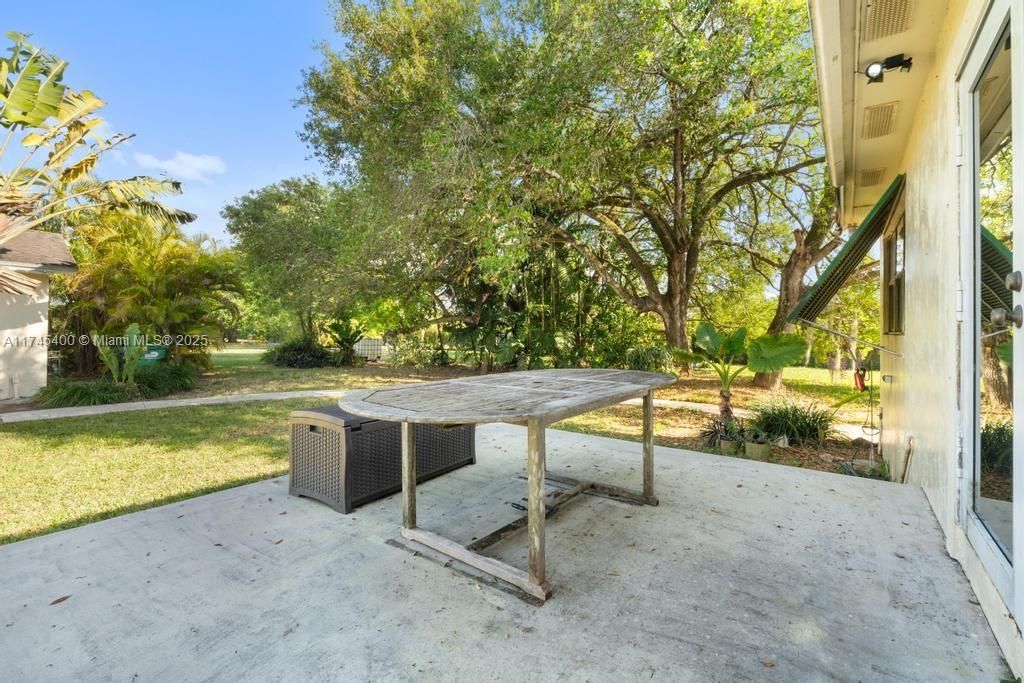 待售: $1,099,800 (3 贝兹, 2 浴室, 1982 平方英尺)