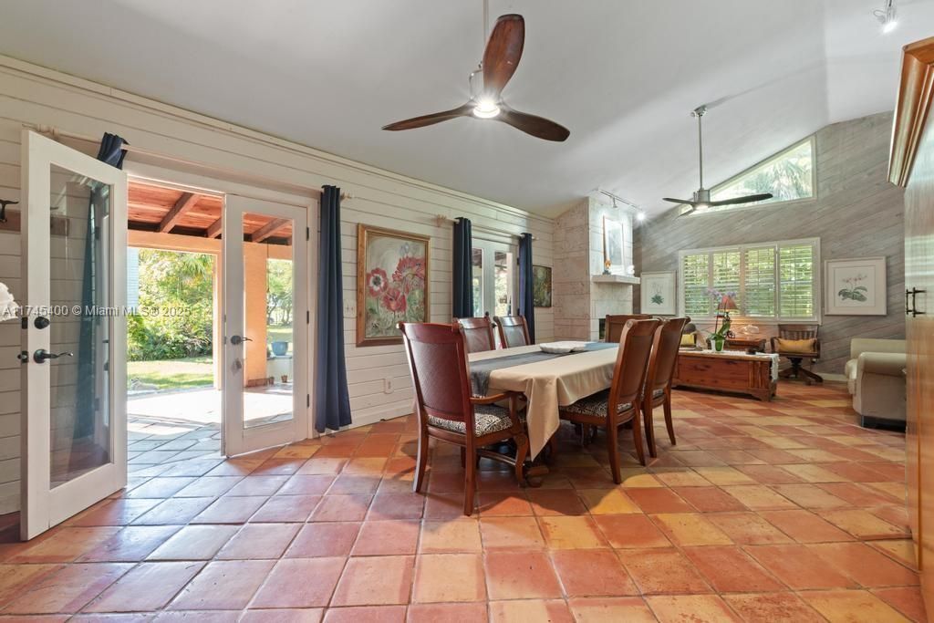 待售: $1,099,800 (3 贝兹, 2 浴室, 1982 平方英尺)