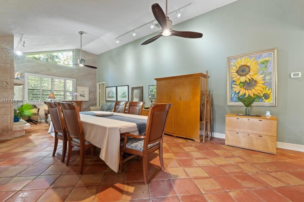 待售: $1,099,800 (3 贝兹, 2 浴室, 1982 平方英尺)