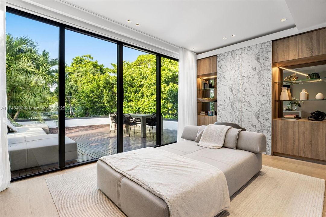 Recently Rented: $75,000 (4 beds, 4 baths, 3629 Square Feet)