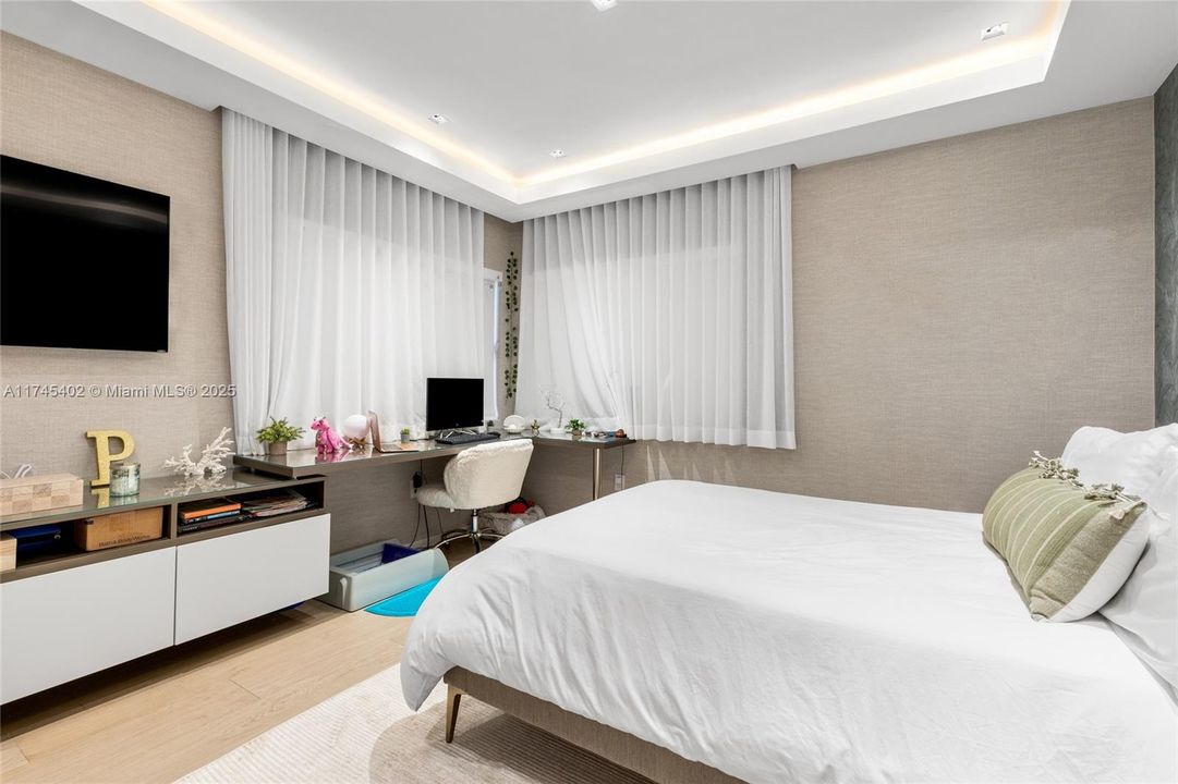 Recently Rented: $75,000 (4 beds, 4 baths, 3629 Square Feet)