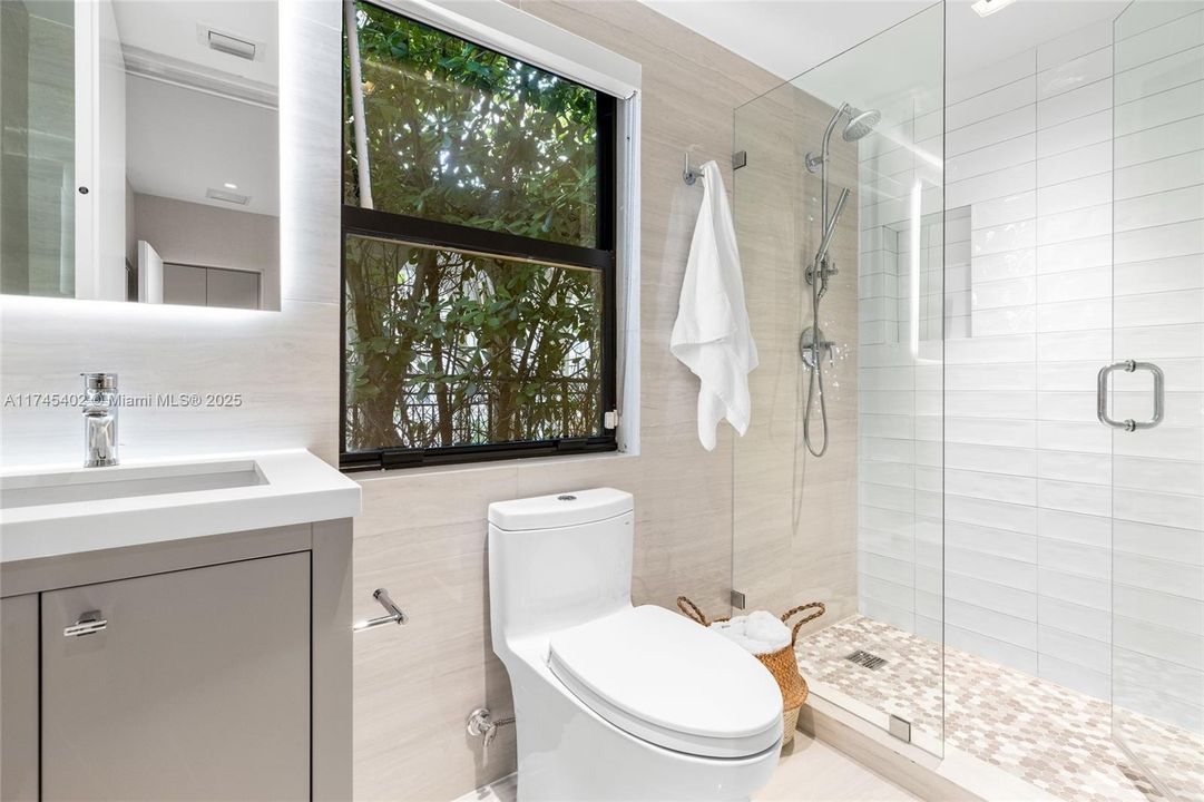 Recently Rented: $75,000 (4 beds, 4 baths, 3629 Square Feet)