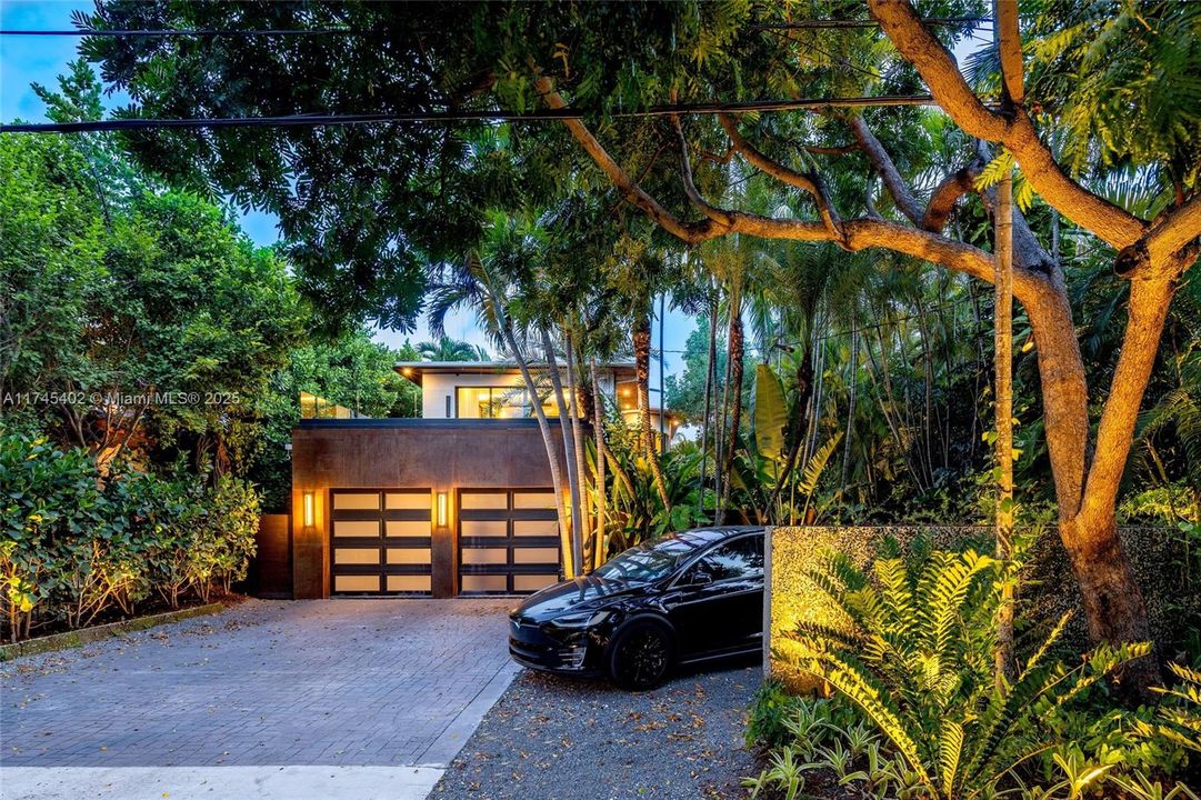 Recently Rented: $75,000 (4 beds, 4 baths, 3629 Square Feet)