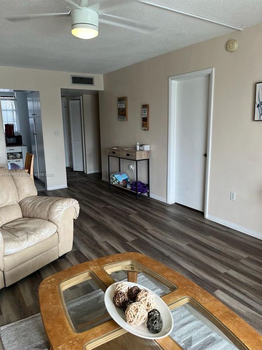 Vendido Recientemente: $150,000 (1 camas, 1 baños, 768 Pies cuadrados)