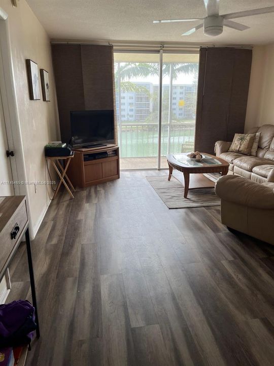 Vendido Recientemente: $150,000 (1 camas, 1 baños, 768 Pies cuadrados)