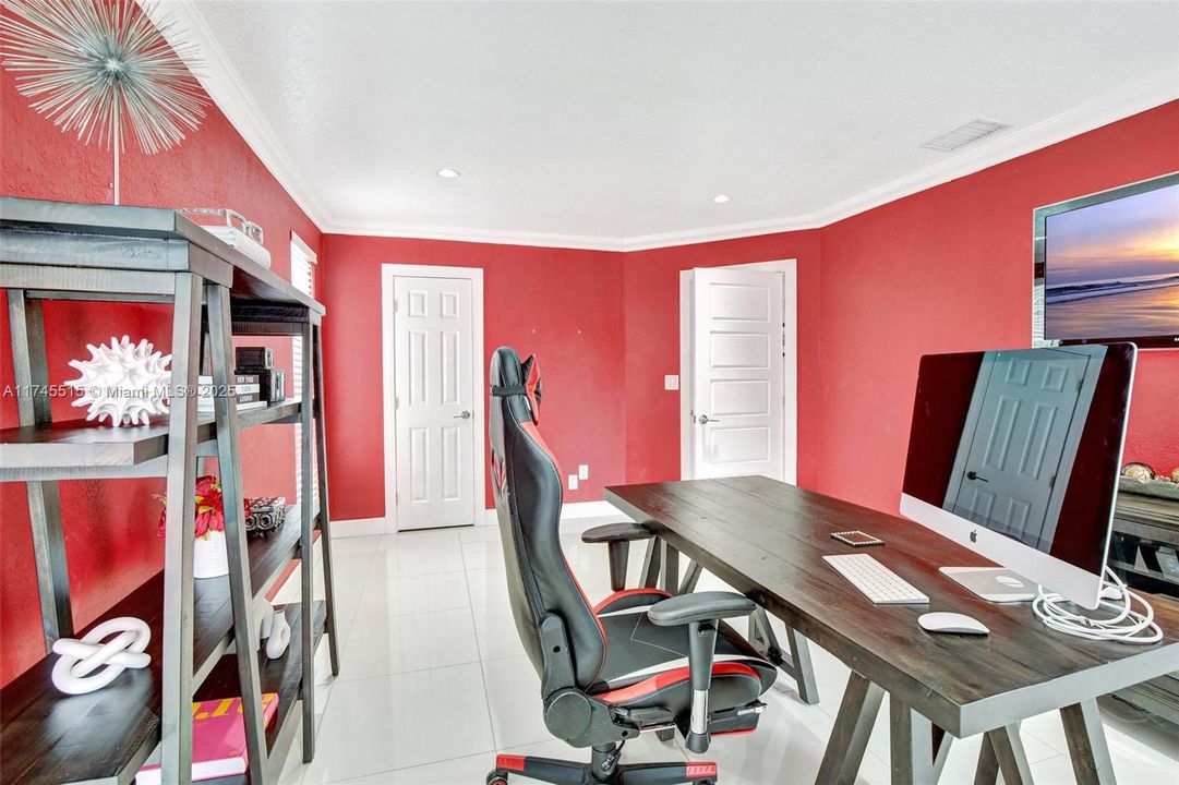 En Venta: $1,699,999 (3 camas, 2 baños, 2372 Pies cuadrados)