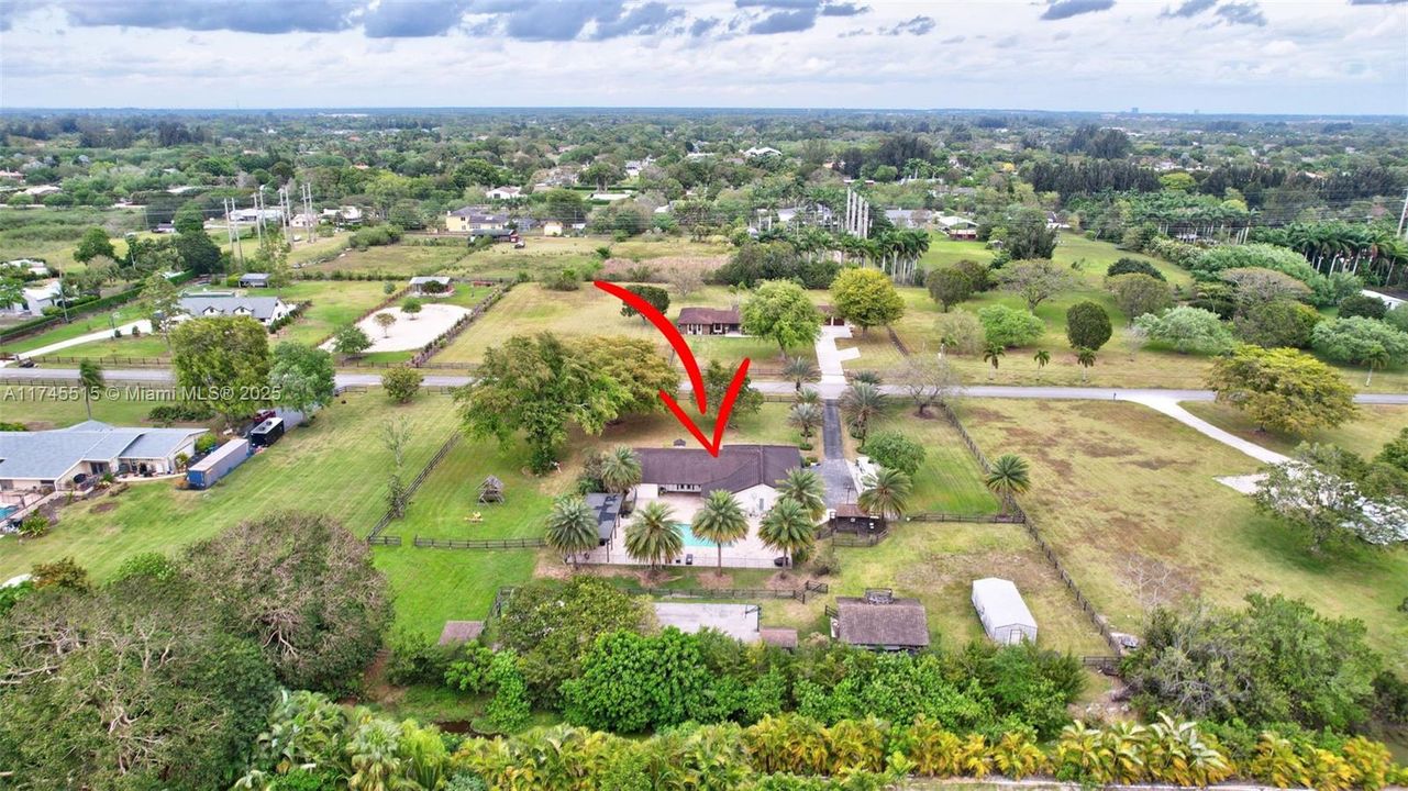 En Venta: $1,699,999 (3 camas, 2 baños, 2372 Pies cuadrados)