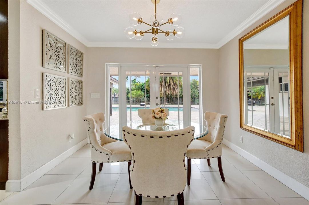 En Venta: $1,699,999 (3 camas, 2 baños, 2372 Pies cuadrados)