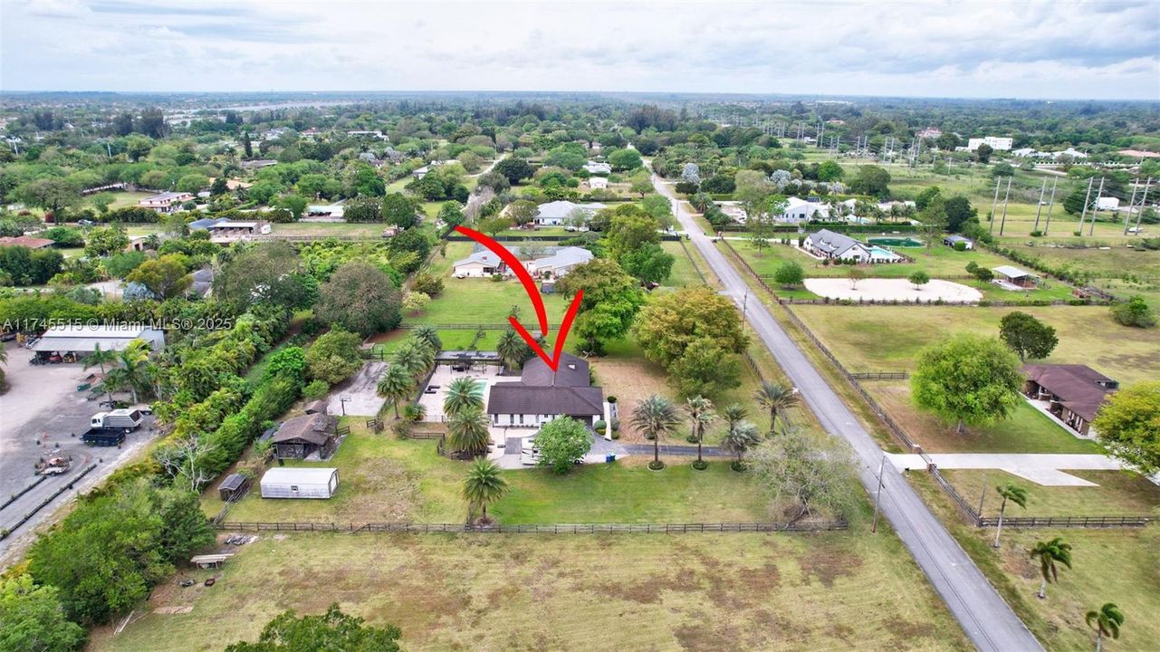 En Venta: $1,699,999 (3 camas, 2 baños, 2372 Pies cuadrados)