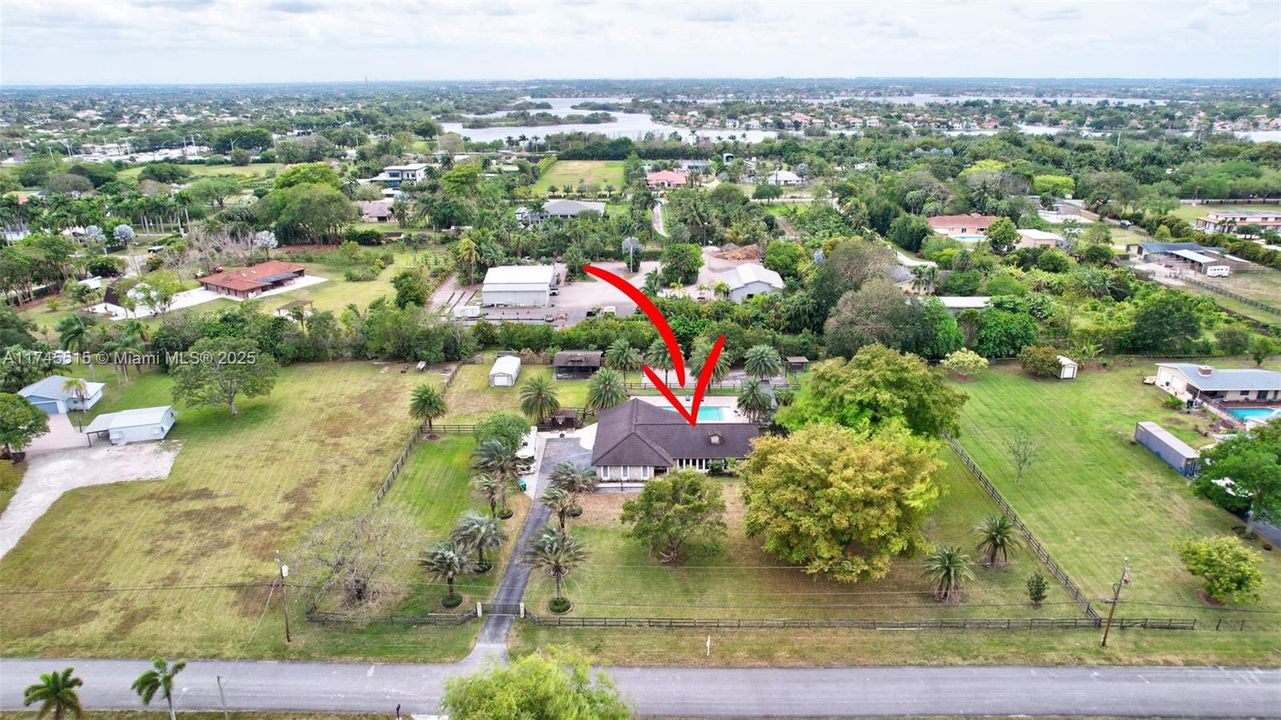 En Venta: $1,699,999 (3 camas, 2 baños, 2372 Pies cuadrados)