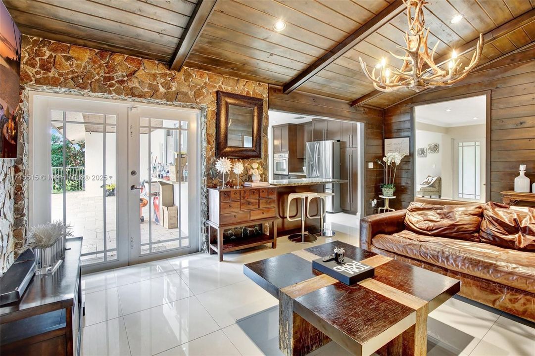 En Venta: $1,699,999 (3 camas, 2 baños, 2372 Pies cuadrados)