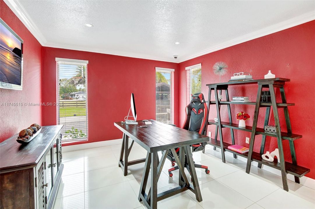 En Venta: $1,699,999 (3 camas, 2 baños, 2372 Pies cuadrados)