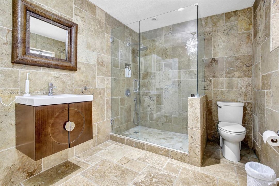 En Venta: $1,699,999 (3 camas, 2 baños, 2372 Pies cuadrados)