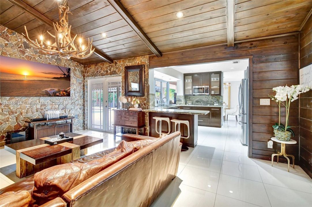 En Venta: $1,699,999 (3 camas, 2 baños, 2372 Pies cuadrados)