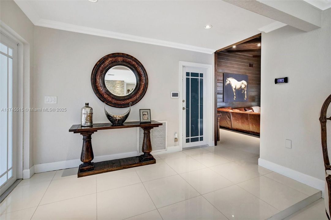 En Venta: $1,699,999 (3 camas, 2 baños, 2372 Pies cuadrados)