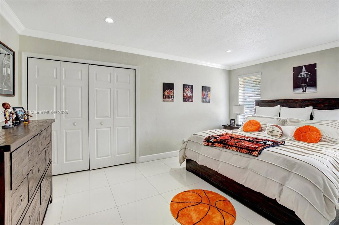 En Venta: $1,699,999 (3 camas, 2 baños, 2372 Pies cuadrados)