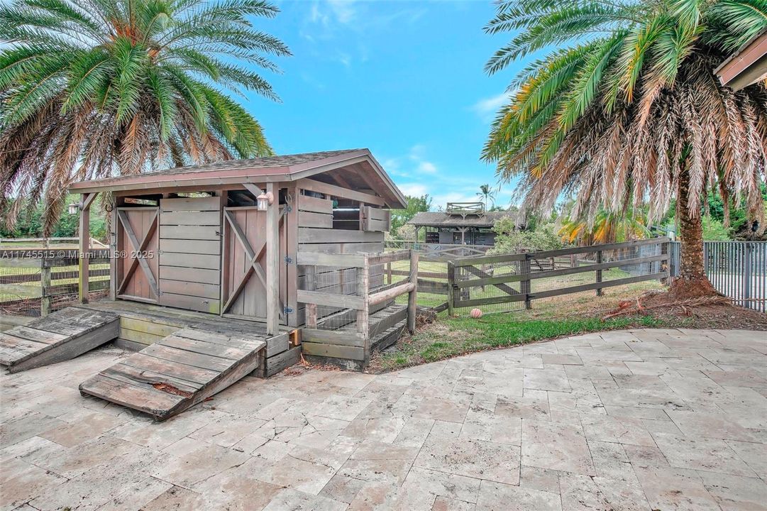 En Venta: $1,699,999 (3 camas, 2 baños, 2372 Pies cuadrados)