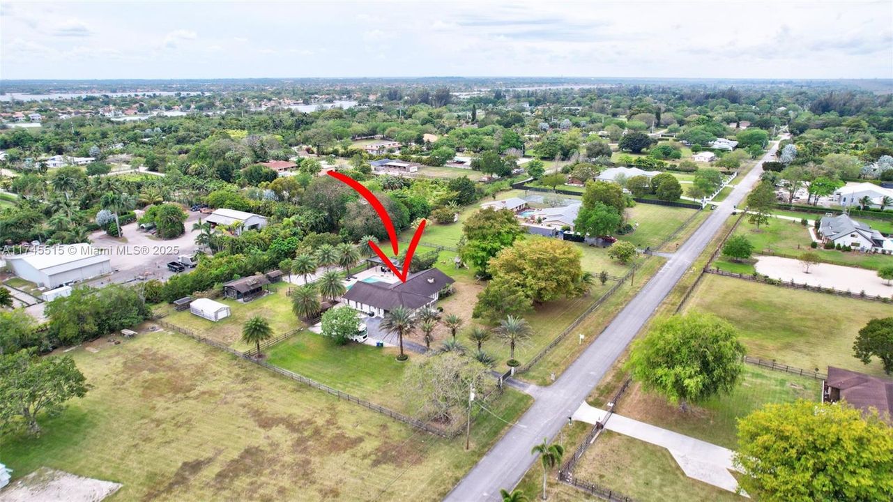 En Venta: $1,699,999 (3 camas, 2 baños, 2372 Pies cuadrados)